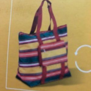 FOLDABLE TOTE BAG FOR TRAVEL OR SHOPPING NWT
